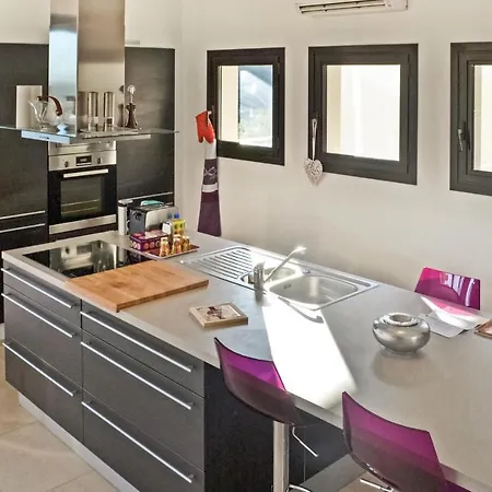 Holiday home Awesome In Du With Kitchen